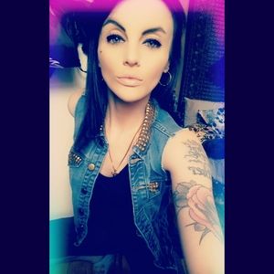 Meet your Posher, Hollie